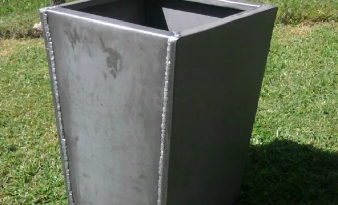 Par passion pour le zinc, on réalise des objets sur mesure, Sérignan, FAZ Concept